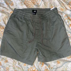 H&M Dark Green Shorts 6 in inseam 32 waist